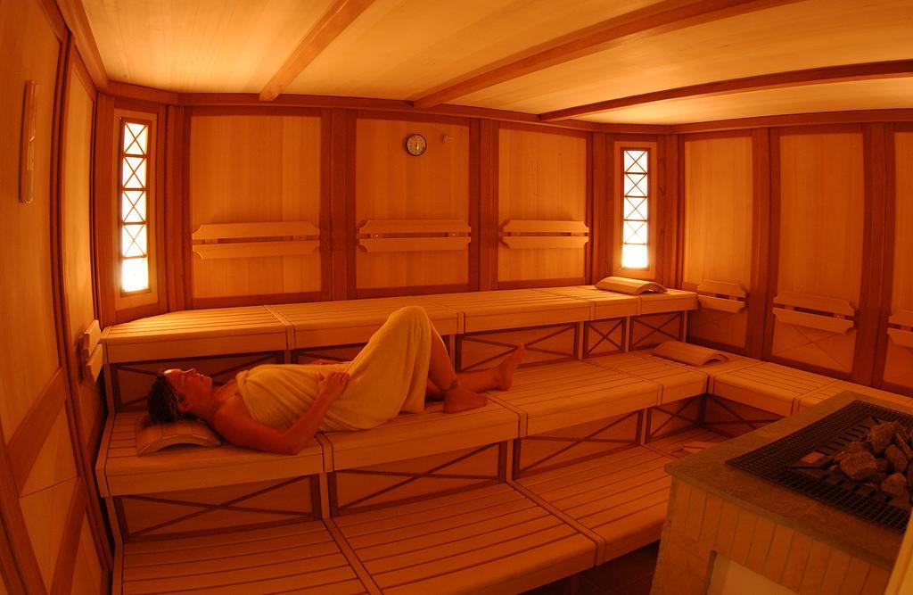 סליאמה Fortina Spa Resort מראה חיצוני תמונה A modern Finnish sauna