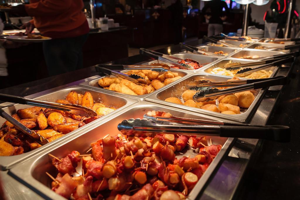 סליאמה Fortina Spa Resort מראה חיצוני תמונה A chafing dish buffet