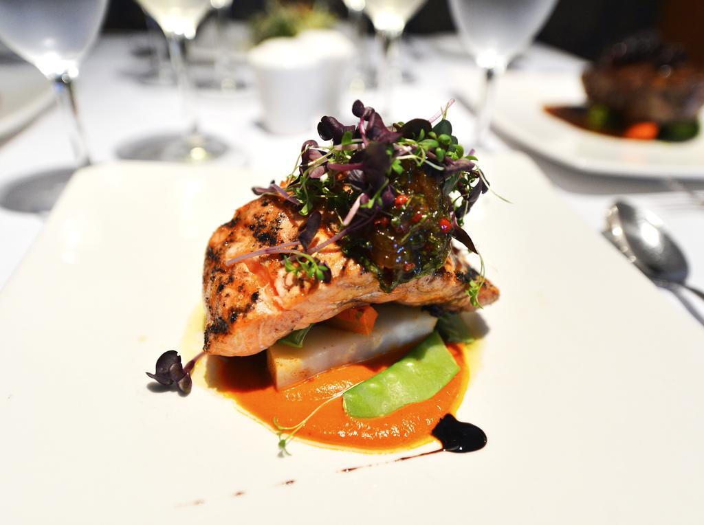 סליאמה Fortina Spa Resort מראה חיצוני תמונה Salmon prepared at the restaurant