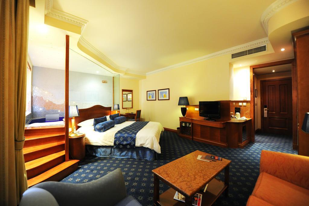 סליאמה Fortina Spa Resort מראה חיצוני תמונה A room at the hotel